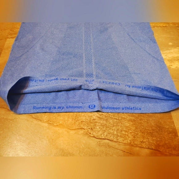 Lululemon Run: Swiftly Tech Racerback. Heathered Lullaby (blue / purple). Size 8 - Picture 9 of 14